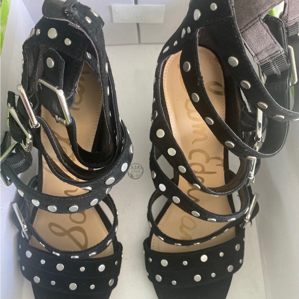 NWOT beautiful Sam Edelman black suede studded shoes.Zip up back.